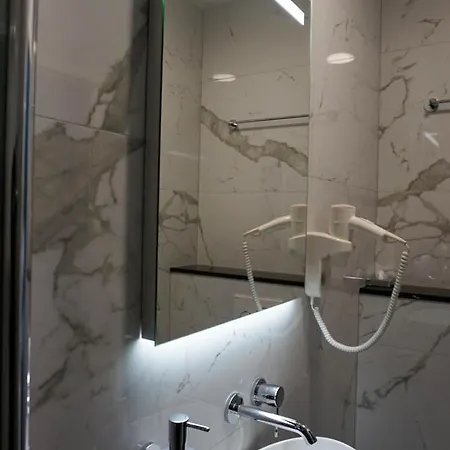 Astoria מלון 3*